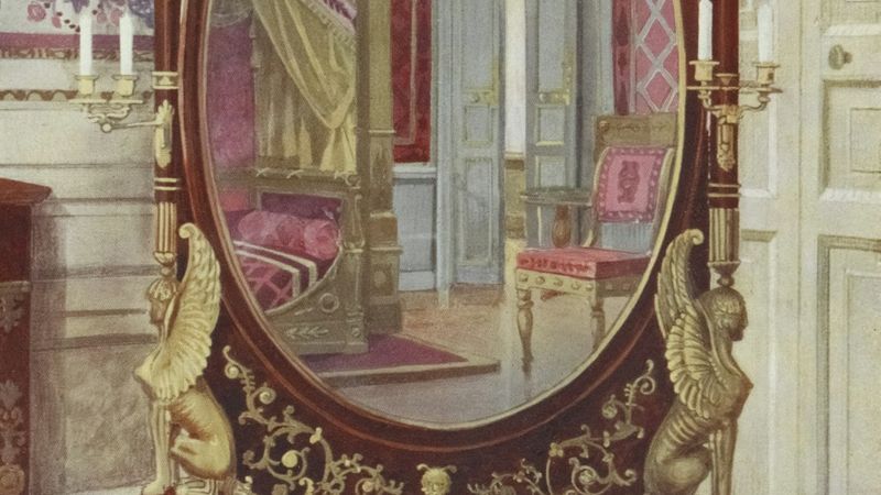 Parede com espelho grande